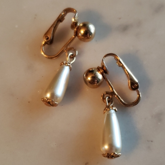 Vintage Sarah Coventry Pearl Drop Earrings - Picture 1 of 3